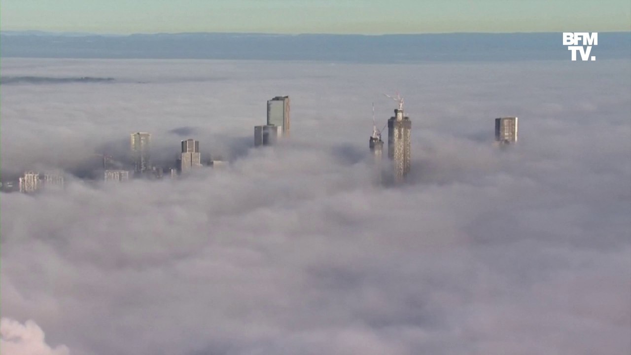 Sydney disparaît... Les images de la ville australienne plongée dans un épais brouillard