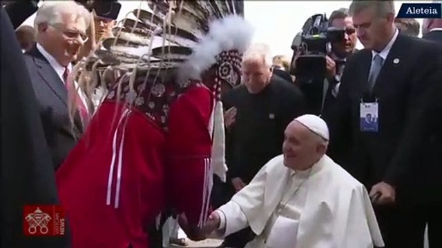 Les Canadiens autochtones accueillent le pape à Edmonton