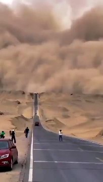 Tempestade de areia \'varre\' várias regiões de Qinghai, na China