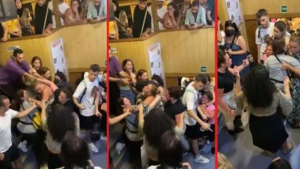 Adalar vapurunda kadın turistler arasında yumruklu kavga