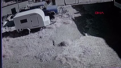 KİLİS'TE, MİNİBÜSTEN HIRSIZLIK KAMERADA