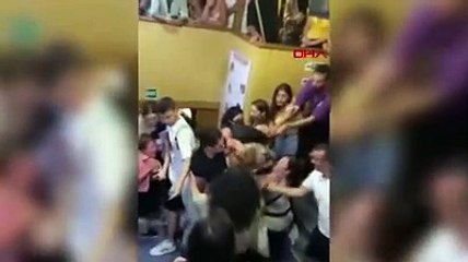 Adalar vapurunda turistler arasında yumruklu kavga