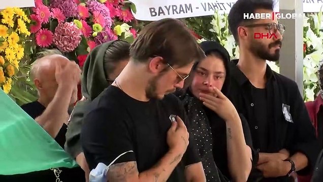 Ebru Gündeş'in acı günü: Annesi Müjgan Bilgin son yolculuğuna uğurlandı, çok sayıda ünlü isim cenazeye katıldı