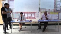 Los tunecinos votan en colegios electorales sin filas