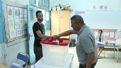 Tunisianos votam em referendo sobre nova Constituição