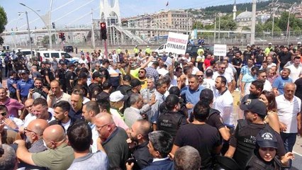 Servis esnafından büyük tepki... Kocaeli Büyükşehir Belediyesi'ne yürüdüler