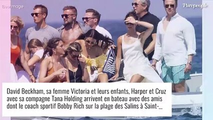 Victoria Beckham portée par David à Saint-Tropez, devant leur fils Cruz amoureux