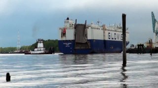 Shaver Transportation Tugs Assist The Glovis Crown Out Of T-6 In PDX (Long Version).