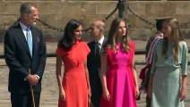 La Reina, la princesa Leonor y la infanta Sofía impactan con sus looks en Santiago