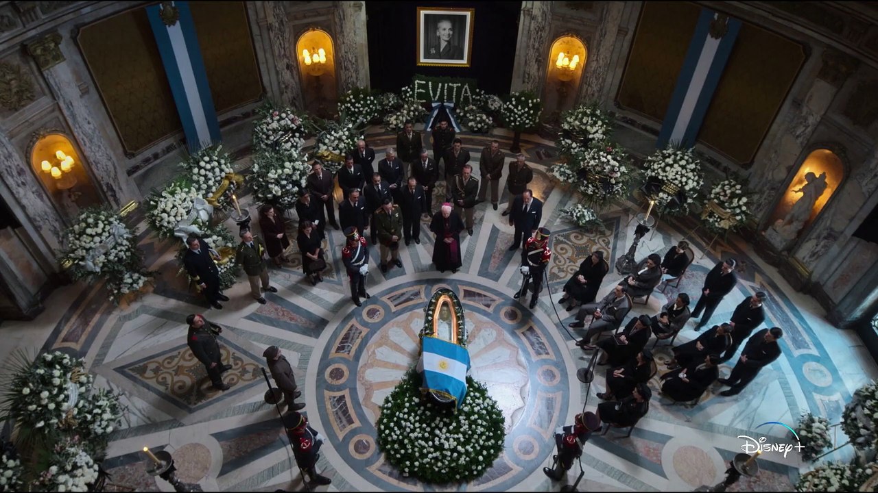 Santa Evita : la nouvelle série de Disney+ qui raconte la glaçante histoire vraie d'Eva Perón