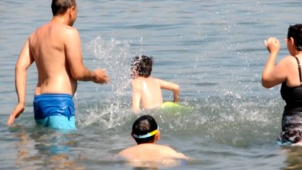 Bodrum kavruldu! Saatlerce denizden çıkmadılar