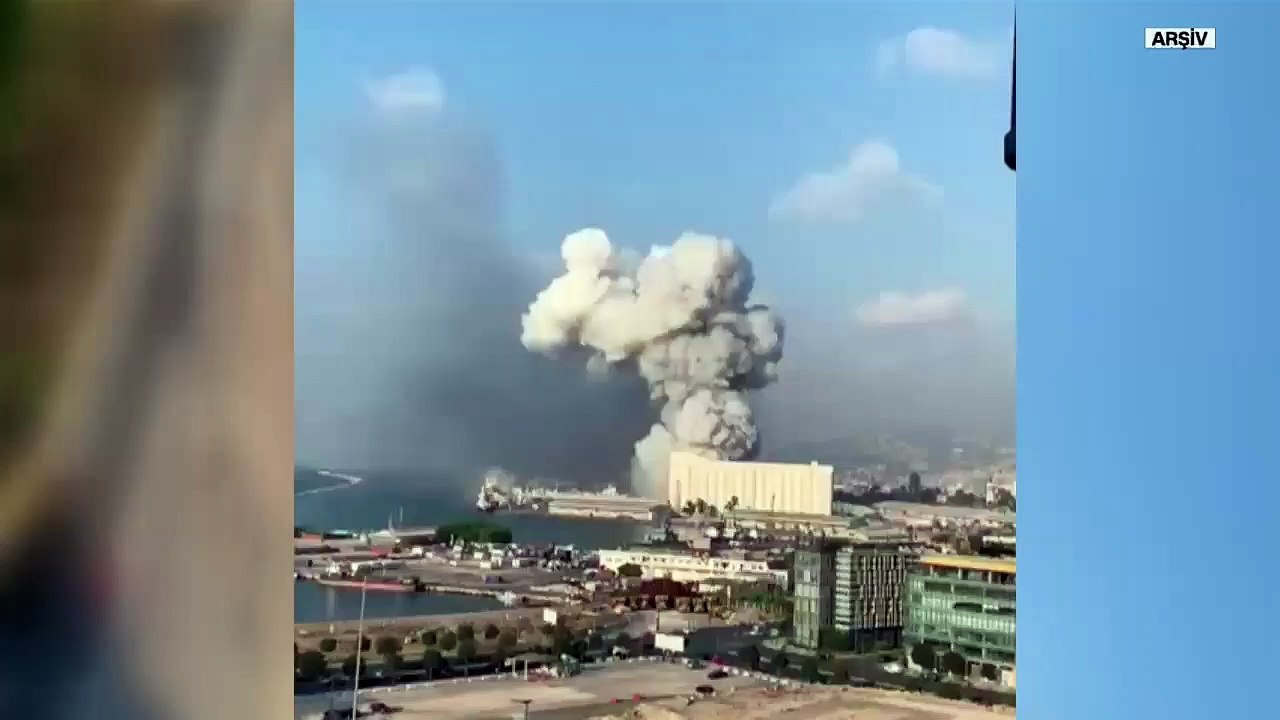 Beyrut Limanı'nda tahıl yangını