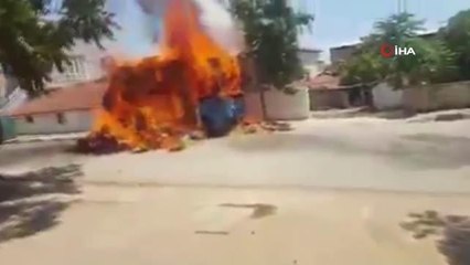 Park halindeki midibüs alev alev yandı