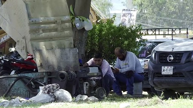 Remodelan calle y suben carros a camellones de la Fiscalía | CPS Noticias Puerto Vallarta