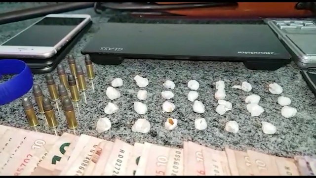 Adolescentes em posse de crack são apreendidos pela Rocam no Julieta Bueno; espingarda foi apreendida