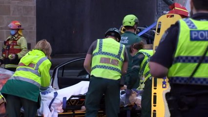 Dramatic truck crash at the bottom of Adelaide Freeway, nine injured