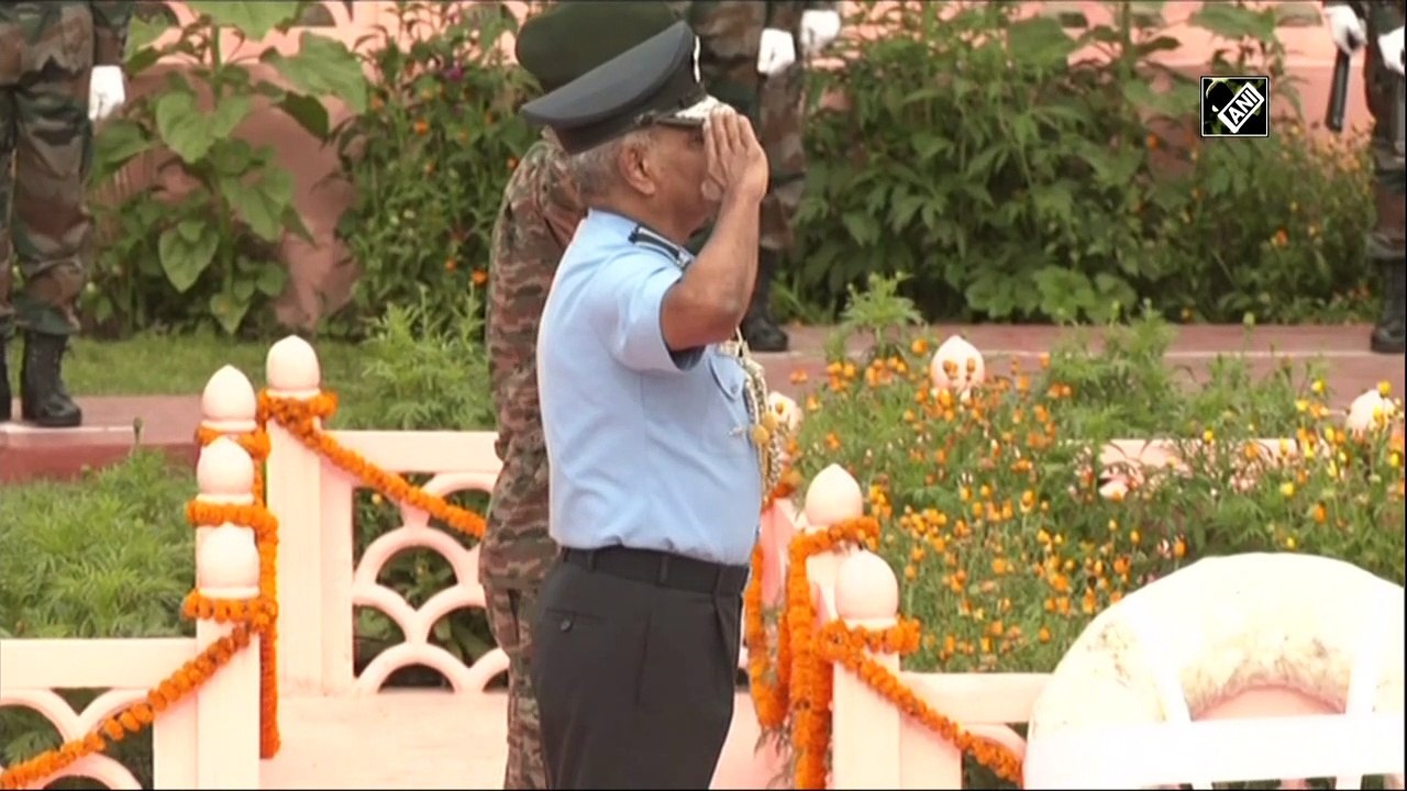 Kargil Vijay Diwas: Wreath laying ceremony held at War Memorial in Drass
