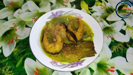 Descargar video: Jhinga Diye Rui Macher Jhol !! ঝিঙে  দিয়ে রুই মাছের ঝোল !! Fish Curry Recipe !!