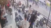 İstanbul’da bir kafede bıçaklı, sopalı kavga