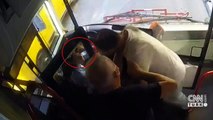 Erkek yolcu kadın şoföre yumruk attı