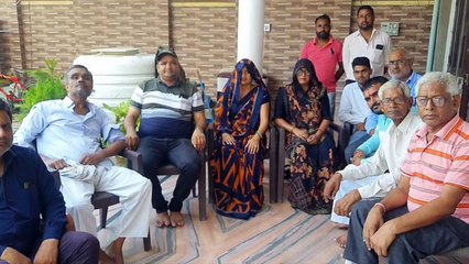 खुले पड़े सीवरेज के चेम्बर, झूल रहे बिजली के तार, जिम्मेदारों को हादसों का इंतजार