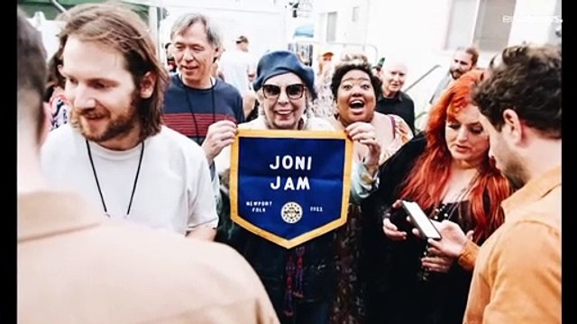 Joni Mitchell, leyenda viva del folk de 78 años, vuelve a dar un concierto después de dos décadas