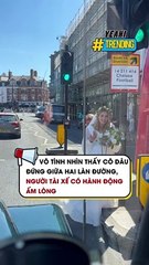 Vô tình nhìn thấy cô dâu đứng giữa hai làn đường, người tài xế có hành động ấm lòng