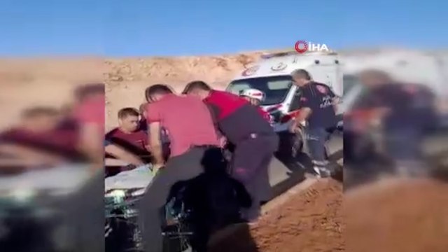 Şanlıurfa'da işçi servisi devrildi: 10 yaralı