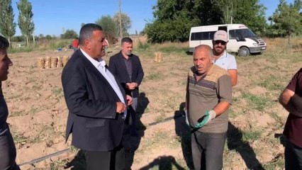 Niğdeli Çiftçi: "Sadece 'Sabredin' Diyorlar, Aç İnsan Nasıl Sabredebilir? Ekmeğimizden Kısıyoruz. Yarı Tok, Yarı Aç Yaşıyoruz"