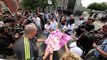 Diana Pifferi, folla e palloncini ai funerali della bimba. Lo strazio della nonna: 