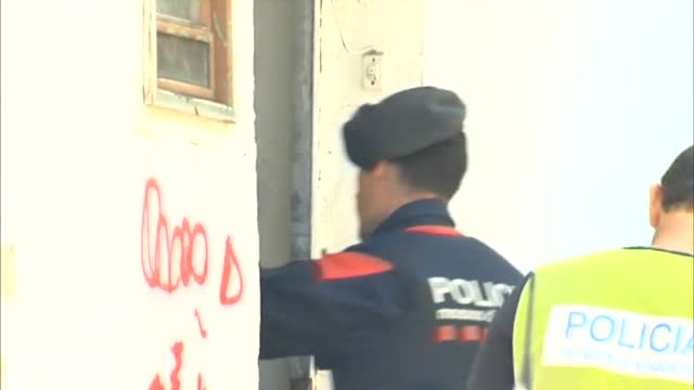 La joven de la que abusaron dos policías de Estepona llega a un pacto para eludir el juicio