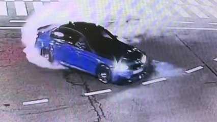 도로에서 연기 뿜으며 '드리프트'...20대 남성 검거 / YTN