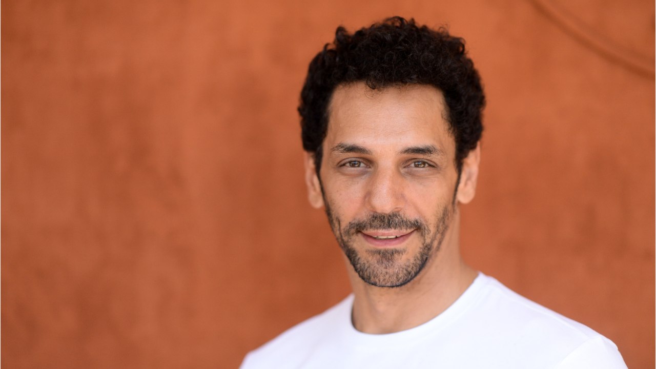 GALA VIDEO - Tomer Sisley émouvant : son enfance avec “une maman qui n’était pas faite pour être mère”