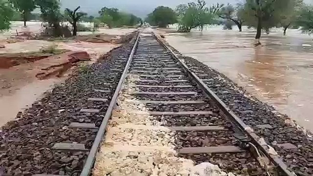 Video: तीन दिन से बाधित जोधपुर-जैसलमेर रेल खंड पर रेल यातायात शुरू