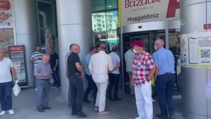 Esenyurt'ta AVM işletmesi, mülk sahiplerince protesto edildi