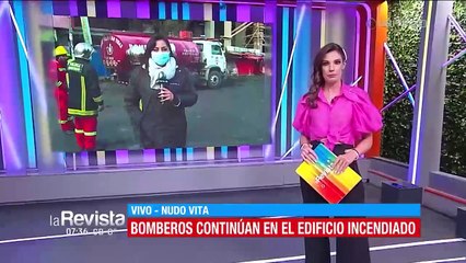 Maderas y otros materiales fueron consumidos en el edificio incendiado en La Paz