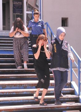 EVDEN 550 BİN LİRALIK ZİYNET EŞYASI ÇALAN 5 ŞÜPHELİ, YAKALANDI