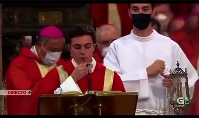 La reina Letizia evita santiguarse