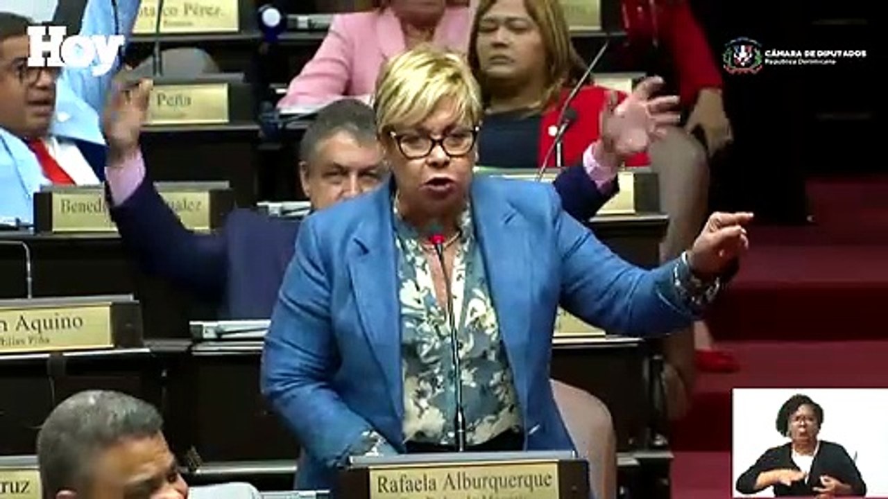 Lila Alburquerque truena contra diputadas van en tenis y a “enseñar la colita”