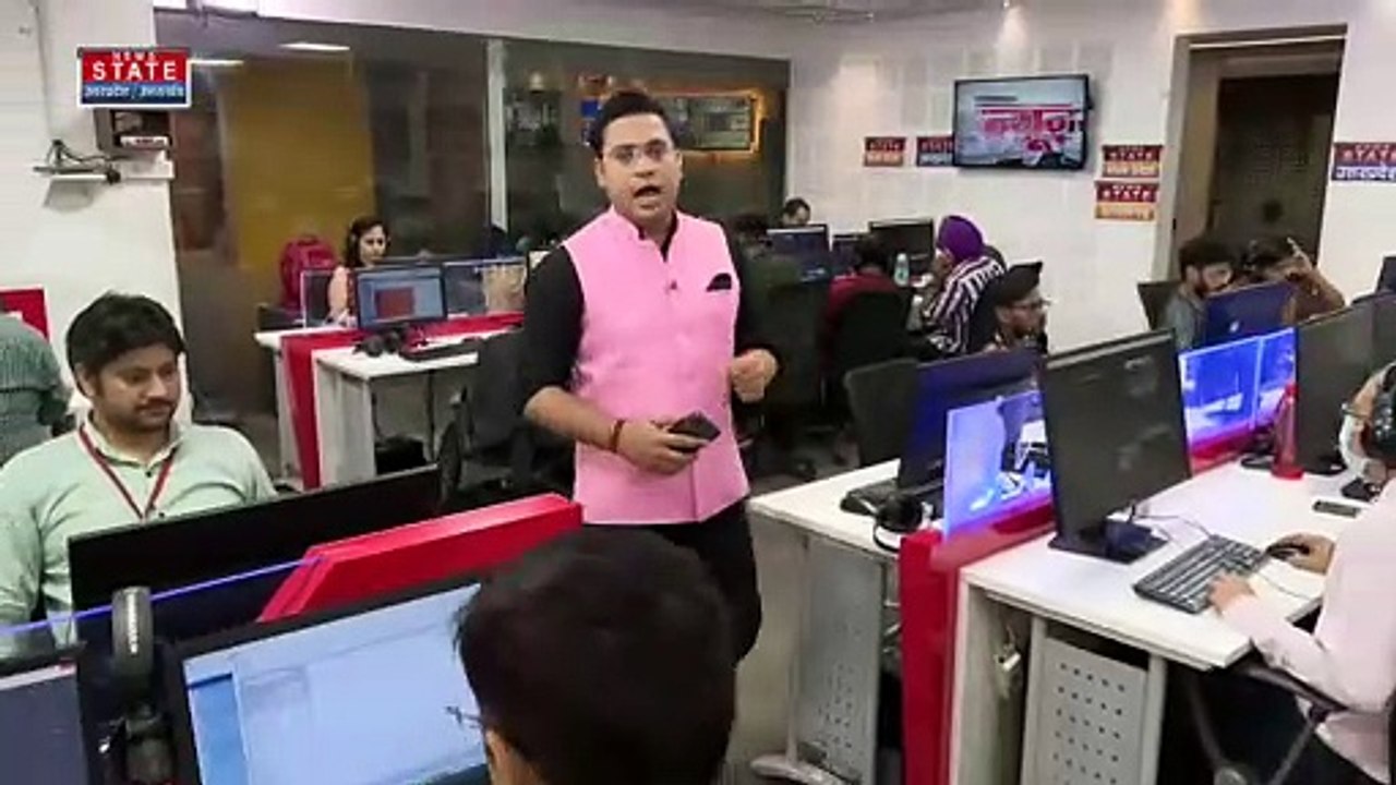 Viral Video: रिश्वत लेने की तस्वीरें कैमरे में हुई कैद, सोशल मीडिया पर हुआ वायरल