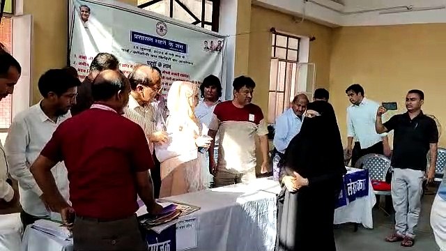महापौर से हस्ताक्षर कराए बिना अफसरों ने बांटे 3500 पट्टे