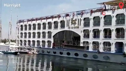 Nil Nehri’nde kontrolden çıkan yolcu gemisi limanda duran diğer teknelere çarptı