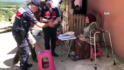 "Parmak izi alacağız" diyerek altınlarını dolandırdı, kaçmaya çalışırken yakalandı