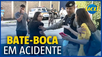 Acidente com dois carros e confusão em BH