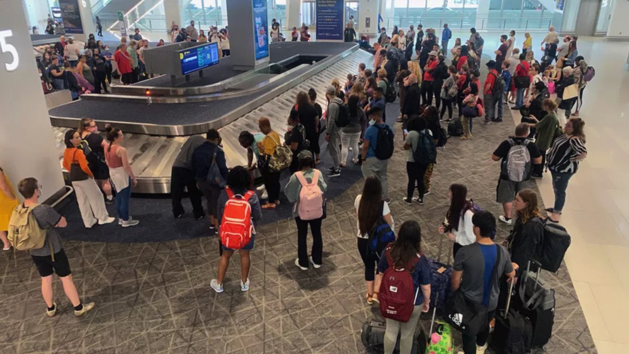 Travelers Should Expect Airline Struggles for Another Year, United Airlines' CEO Says