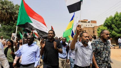 المتظاهرون في السودان يدعون إلى نبذ العنصرية والصراعات الإثنية