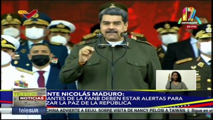 Скачать видео: Pdte. Nicolás Maduro ratifica mando de generales de la Fuerza Armada Bolivariana