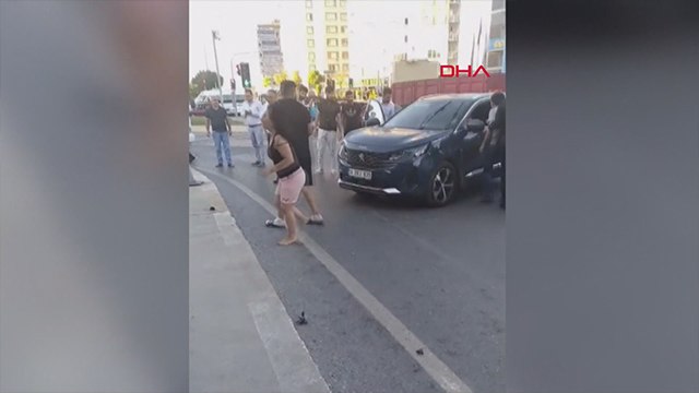 Beylikdüzü'nde otomobili tartıştığı kişilerin üzerine sürdü