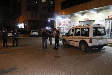 Servis minibüsü gişelere çarptı, 1'i ağır 7 kişi yaralandı