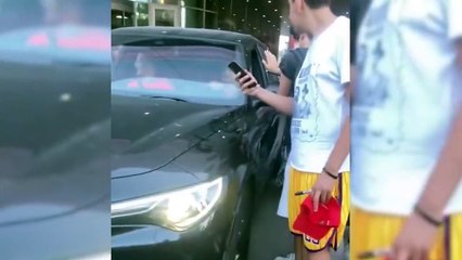 Carlos Sainz recusa assinar camisola do Barcelona